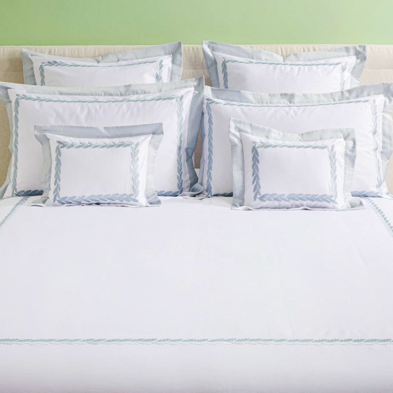Duvet cover set in 300TC cotton percale with satin flounce and cotton embroidery - Botero