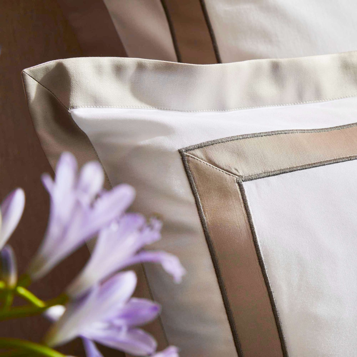 Duvet cover set in 600TC cotton satin with satin flounce and embroidery - Matiti