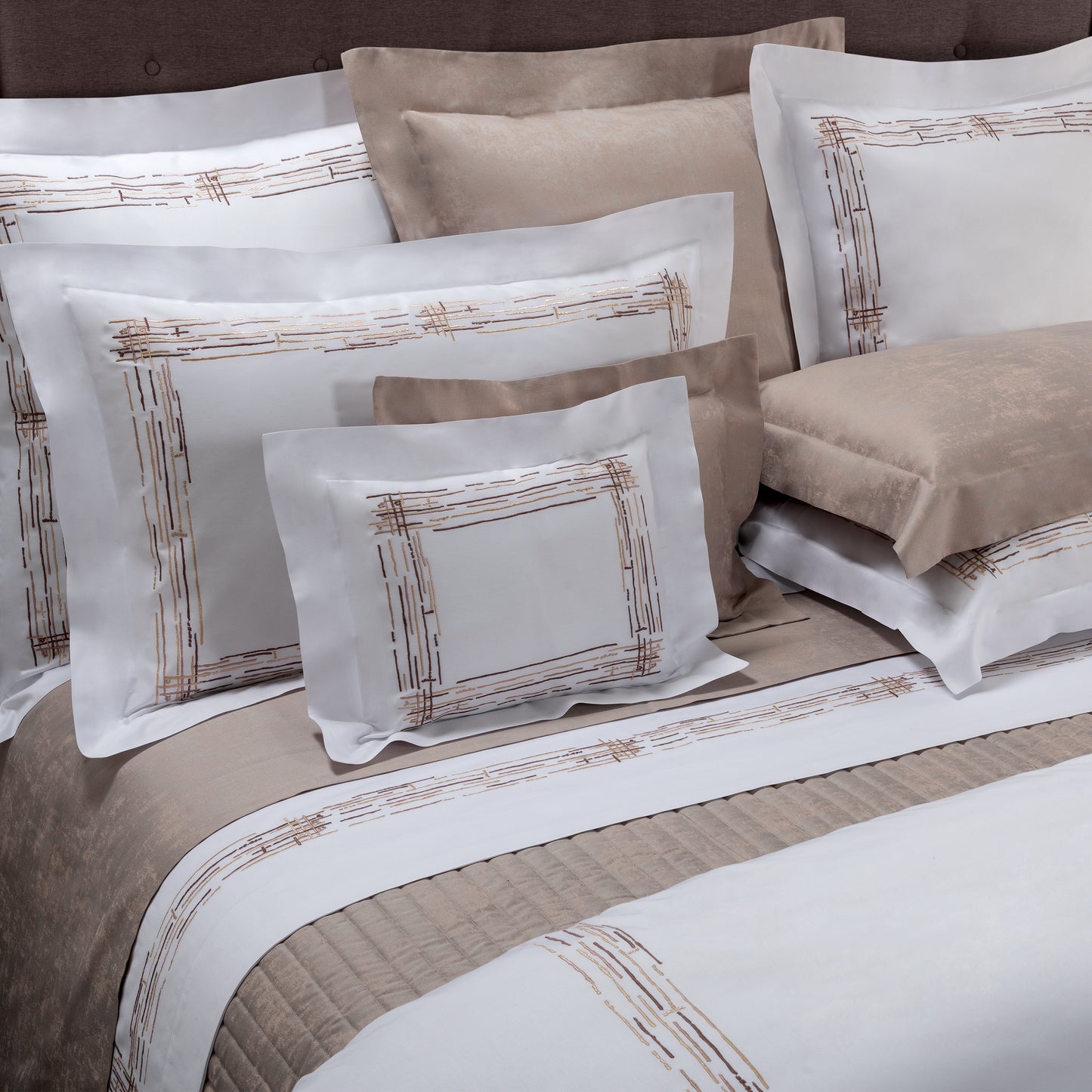 Embroidered Sheet Set in 300TC Cotton Satin - Graffiti