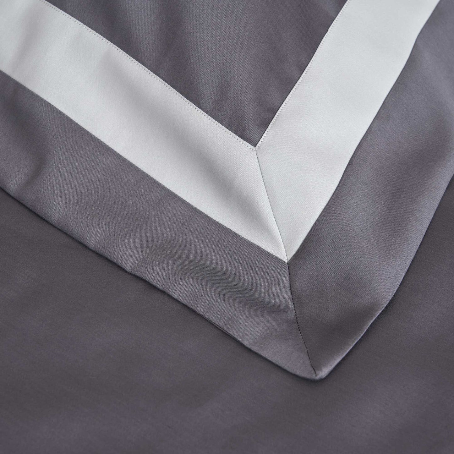 Duvet cover set in 300TC Cotton Satin with Contrasting border - Arch
