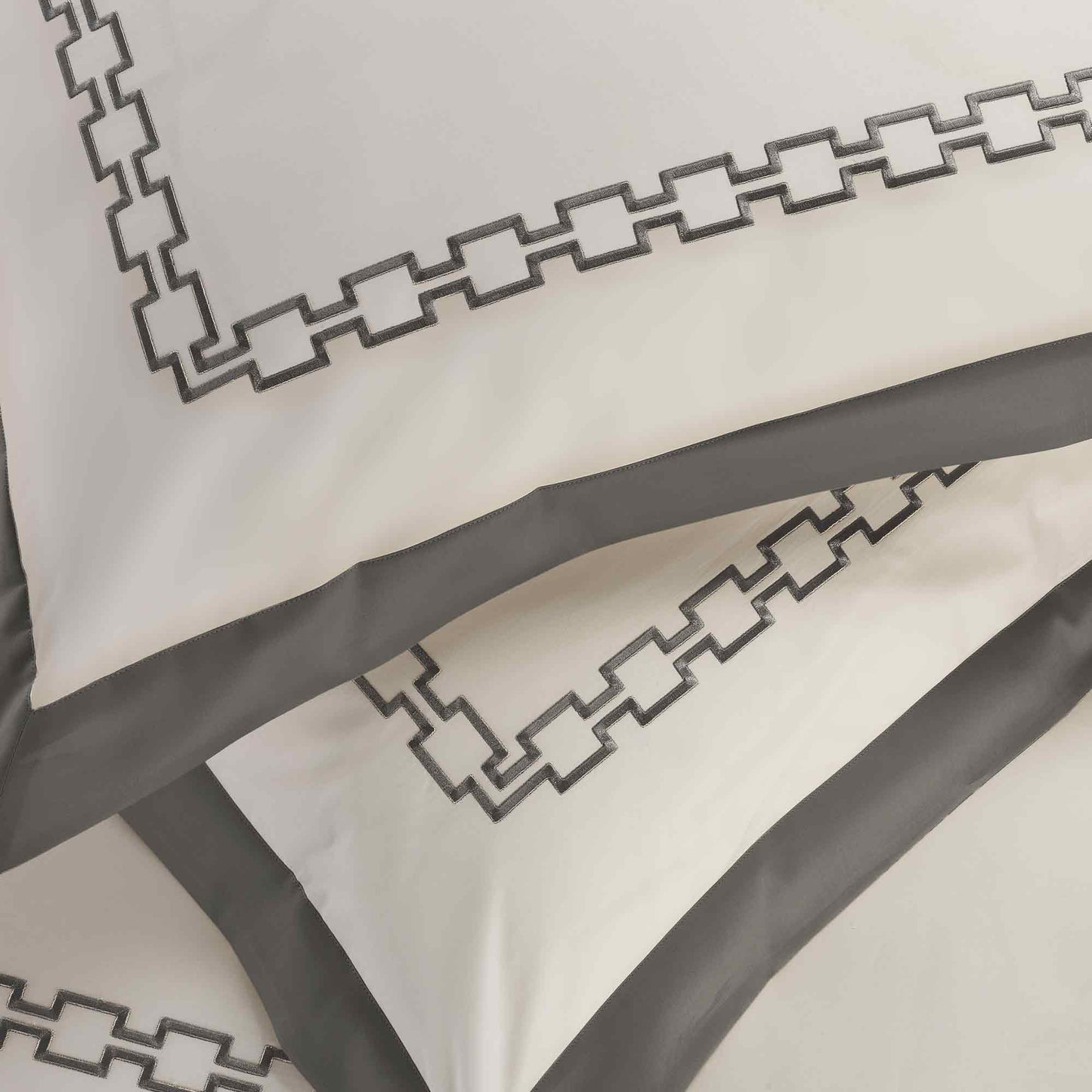Duvet cover set in 600TC Cotton Satin with Embroidered Greek - Medicea