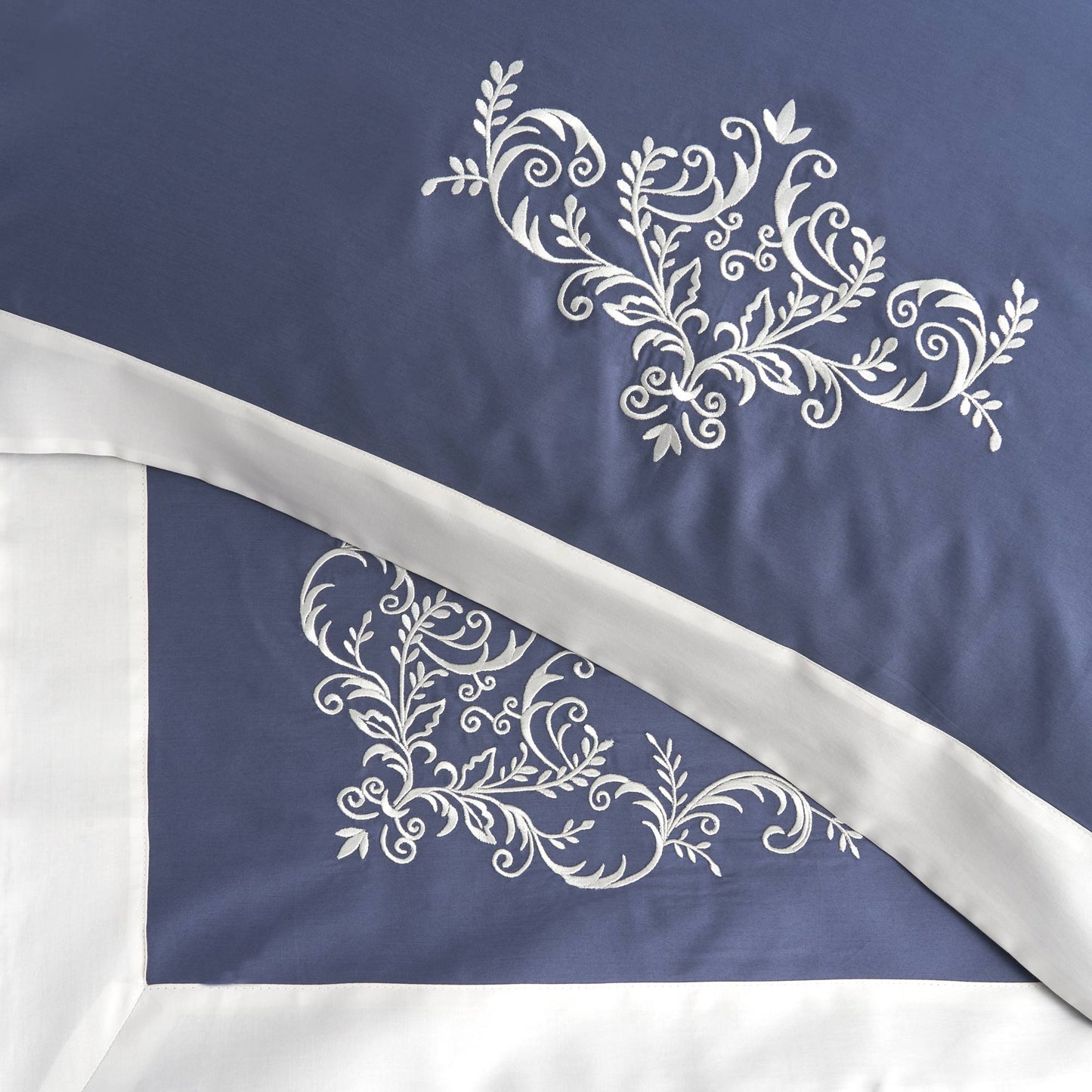 Sheet Set in 300TC Cotton Satin with Embroidered Arabesque - Serenissima
