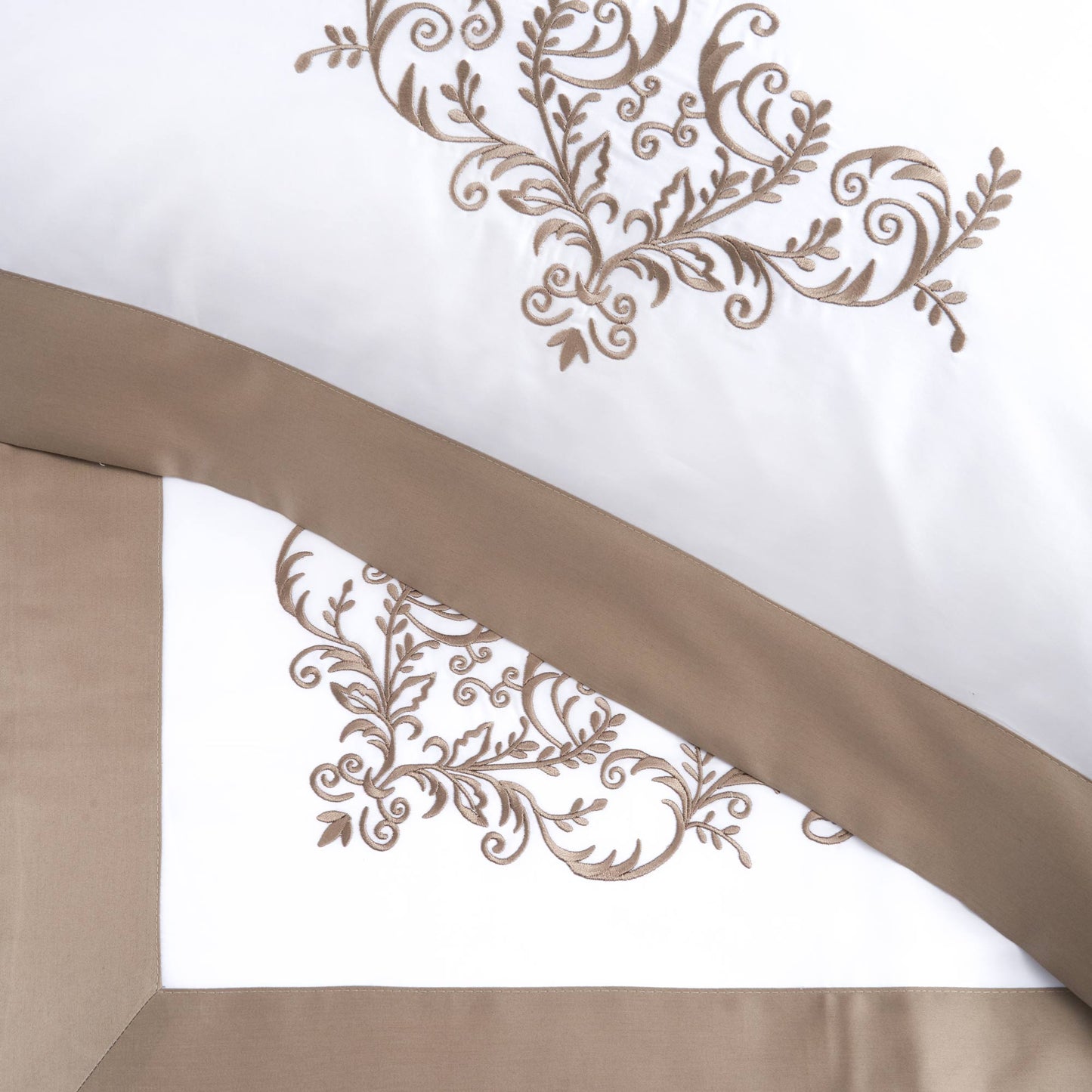 Sheet Set in 300TC Cotton Satin with Embroidered Arabesque - Serenissima