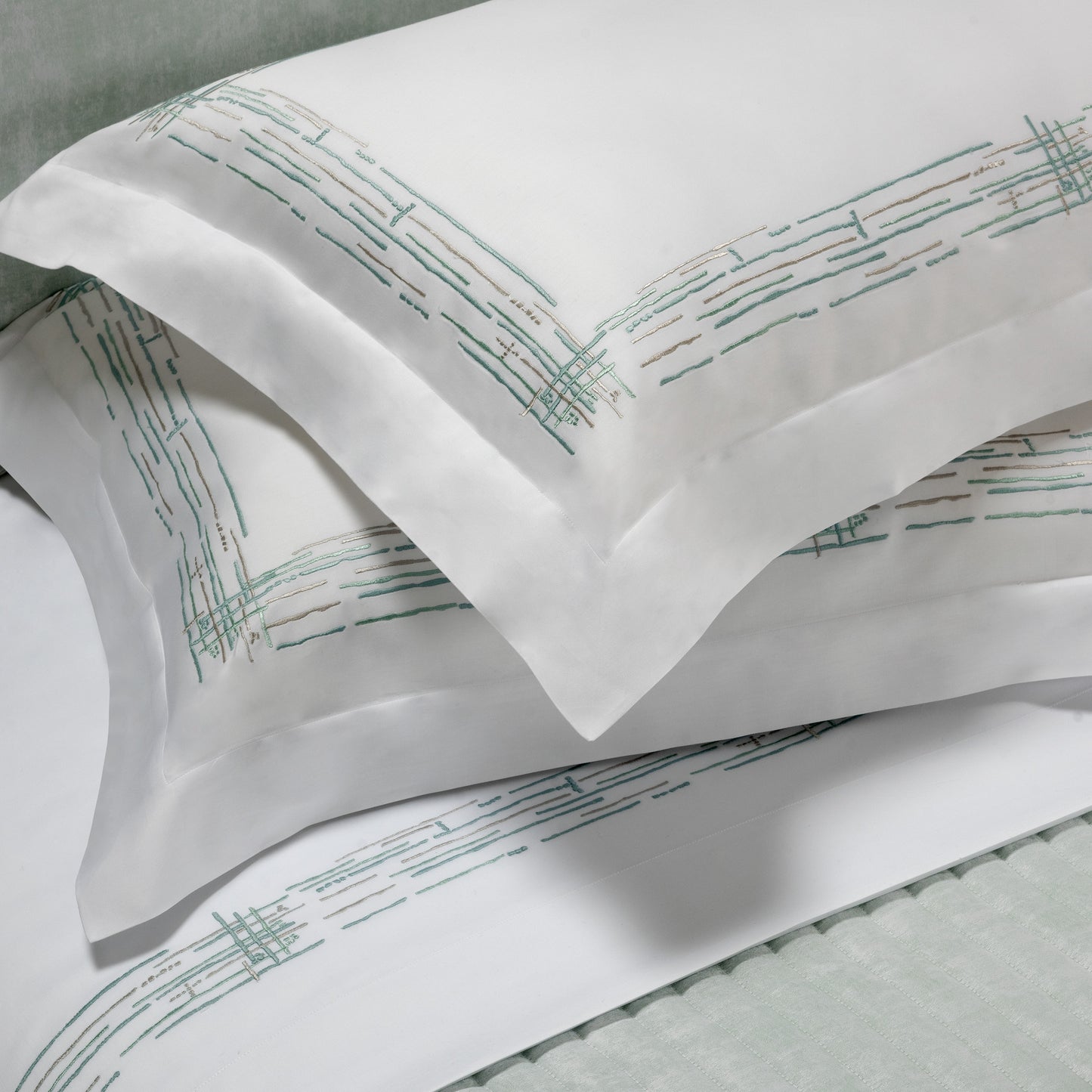 Embroidered Sheet Set in 300TC Cotton Satin - Graffiti