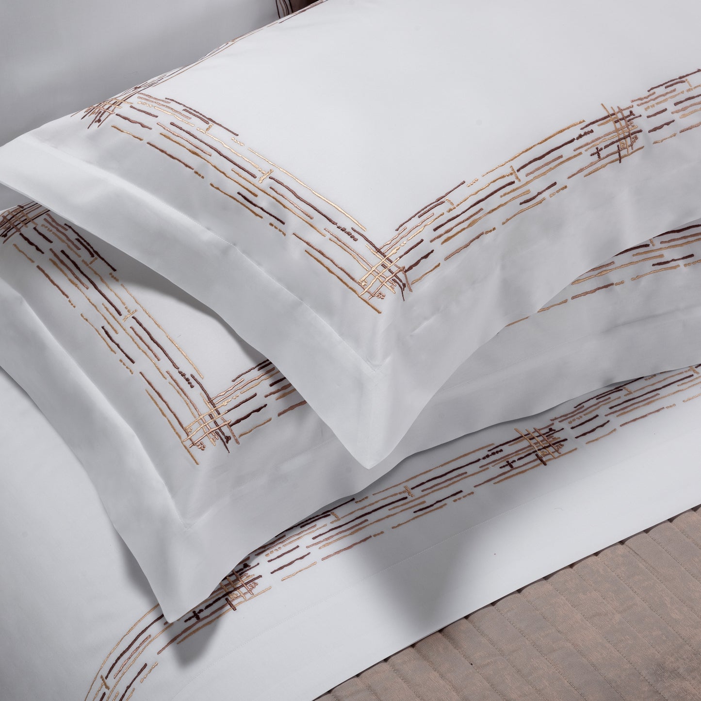 Embroidered Sheet Set in 300TC Cotton Satin - Graffiti