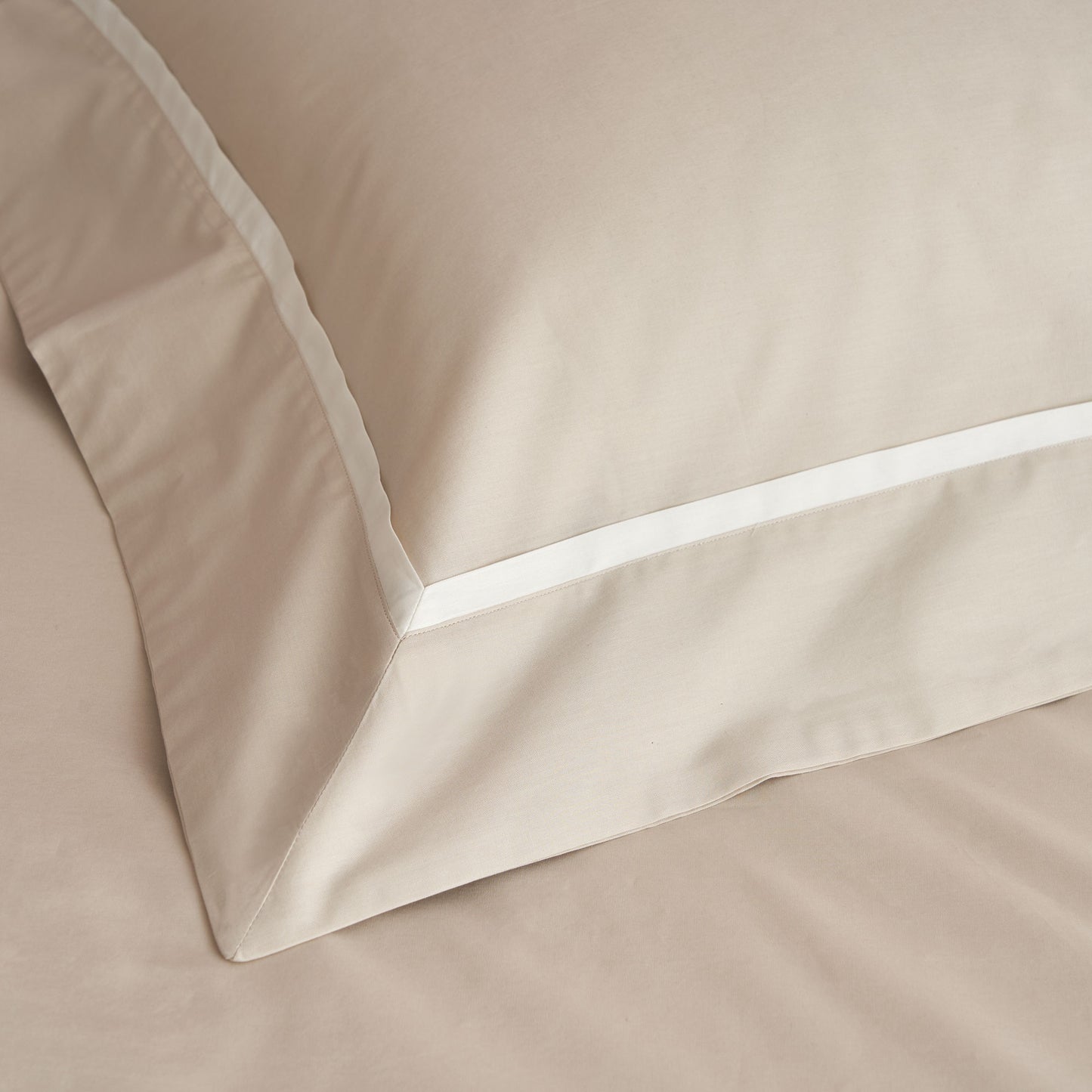 200TC Cotton Percale Duvet Cover Set with Contrasting Embroidered Rod - Opera