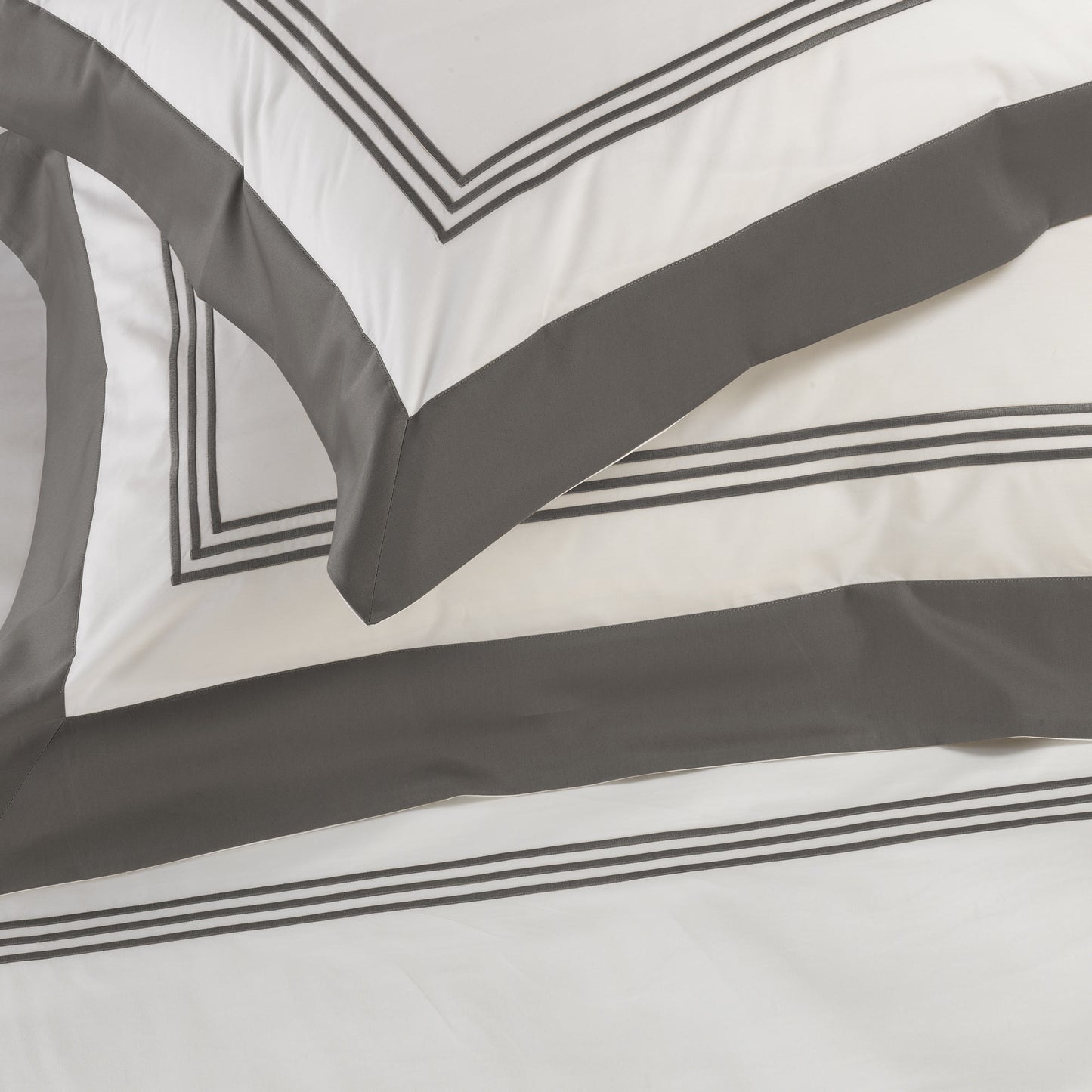 600TC Cotton Satin Duvet Cover Set with Embroidered Three Wands - Sforza