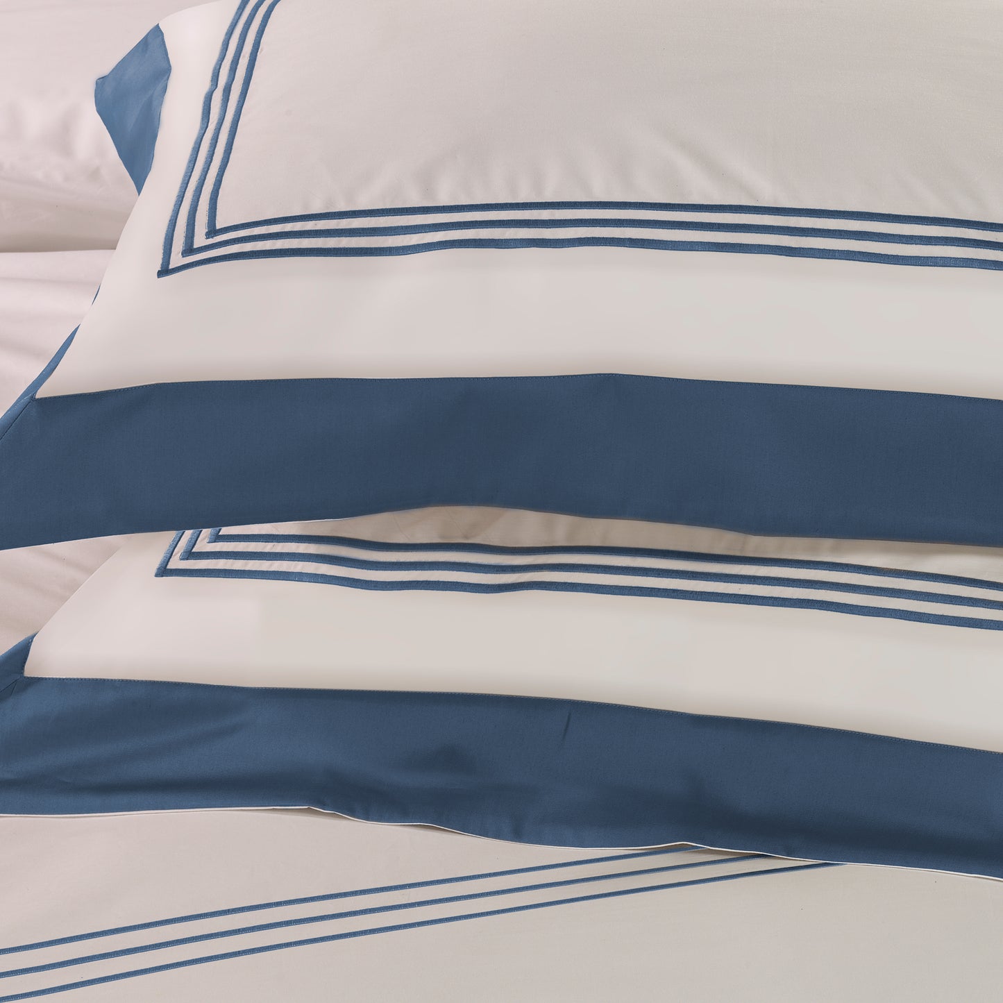 400TC Percale Cotton Sheet Set with Three Hand Embroidered Rods - Sforza