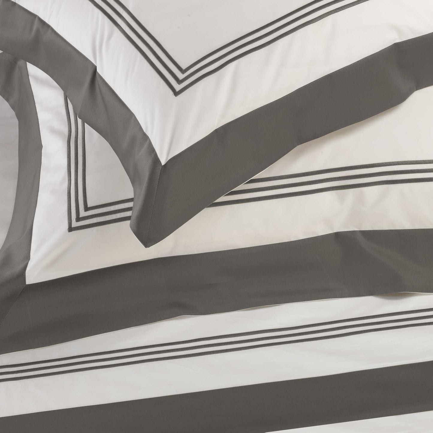 Sheet Set in 600TC Cotton Satin with Three Hand Embroidered Wands - Sforza