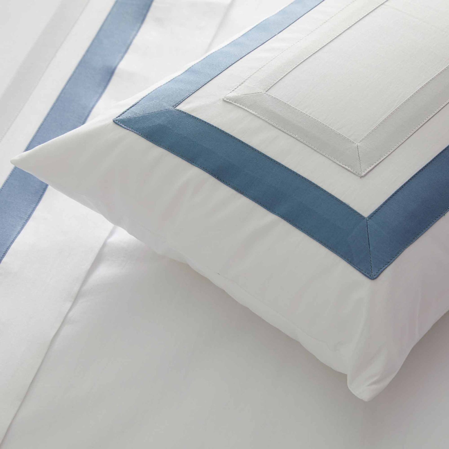 400TC Cotton Percale Sheet Set with Contrasting Satin Applications - Pure