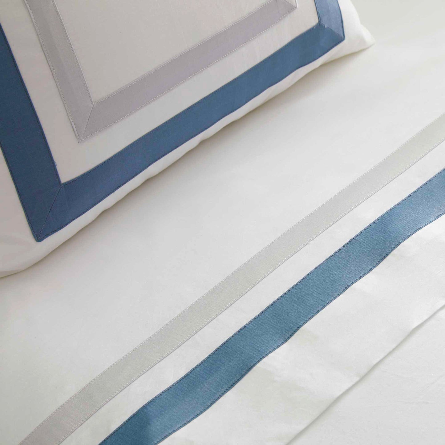 400TC Cotton Percale Sheet Set with Contrasting Satin Applications - Pure