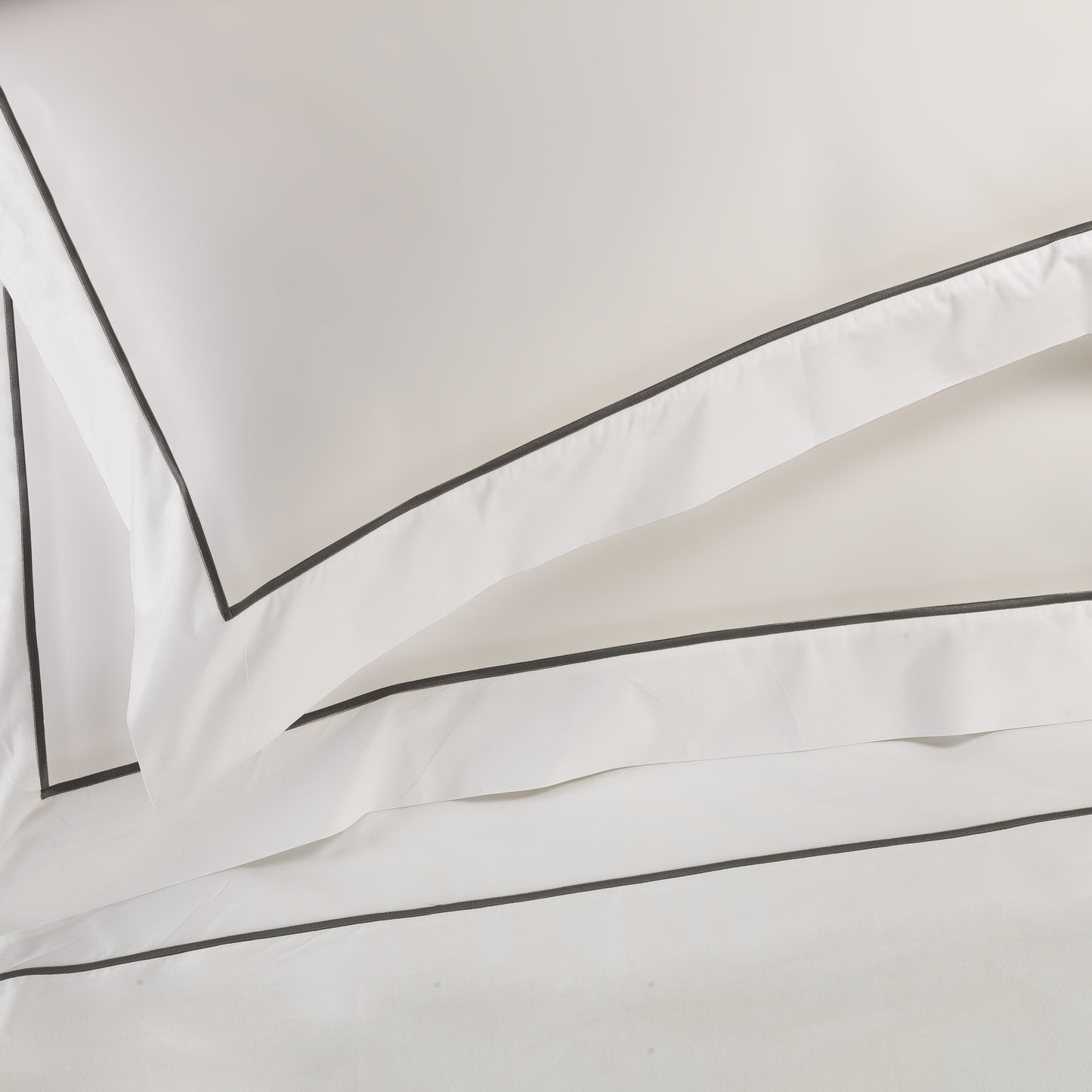 600TC Cotton Satin Duvet Cover Set with Embroidered Wand - Viscontea